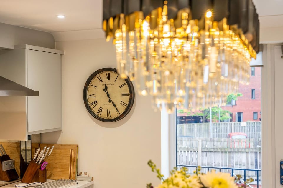 Exclusive New City Center Designer Mews Home House in Chester