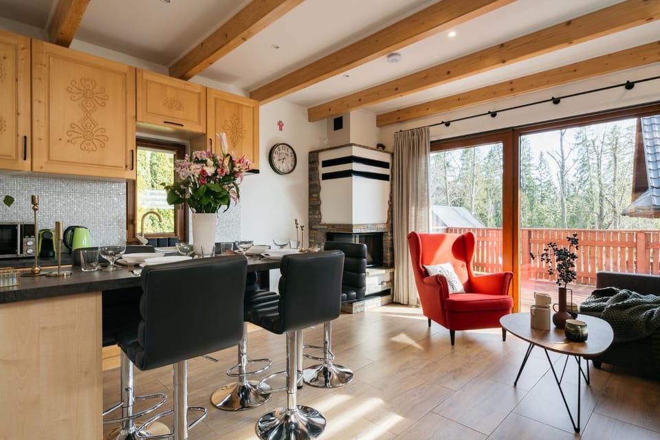 Kitchen or kitchenette, Living room, Seating area, Dining area, minibar, stove