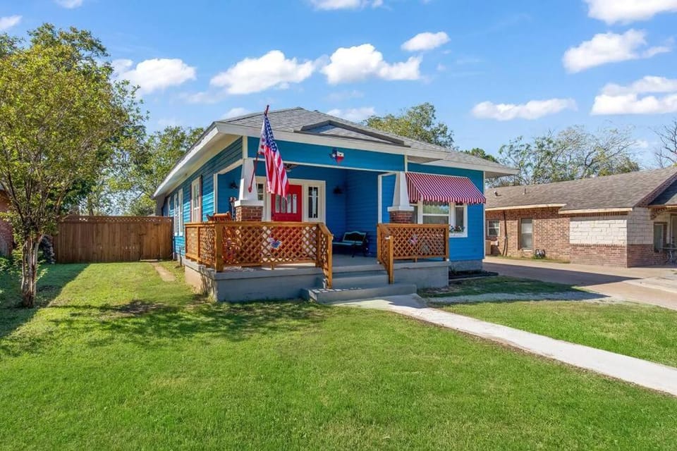 Stockyards-3/4 mile away!-Sleeps 8-Americana House House in Fort Worth
