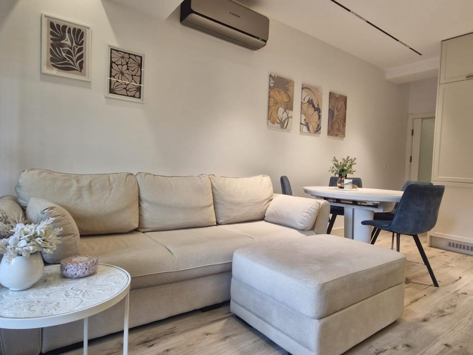 Apartment Marbél - Designer Retreat with FREE parking Apartment in Burgas