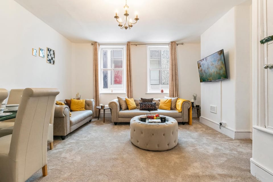 TV and multimedia, Living room, Seating area