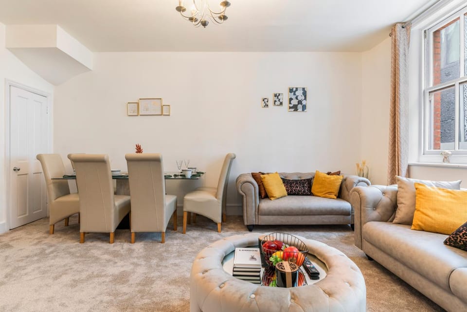 Living room, Seating area, Dining area