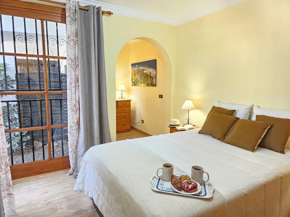 NEW STUNNING GOLF VIEW & POOL , South Tenerife Apartment in Abona