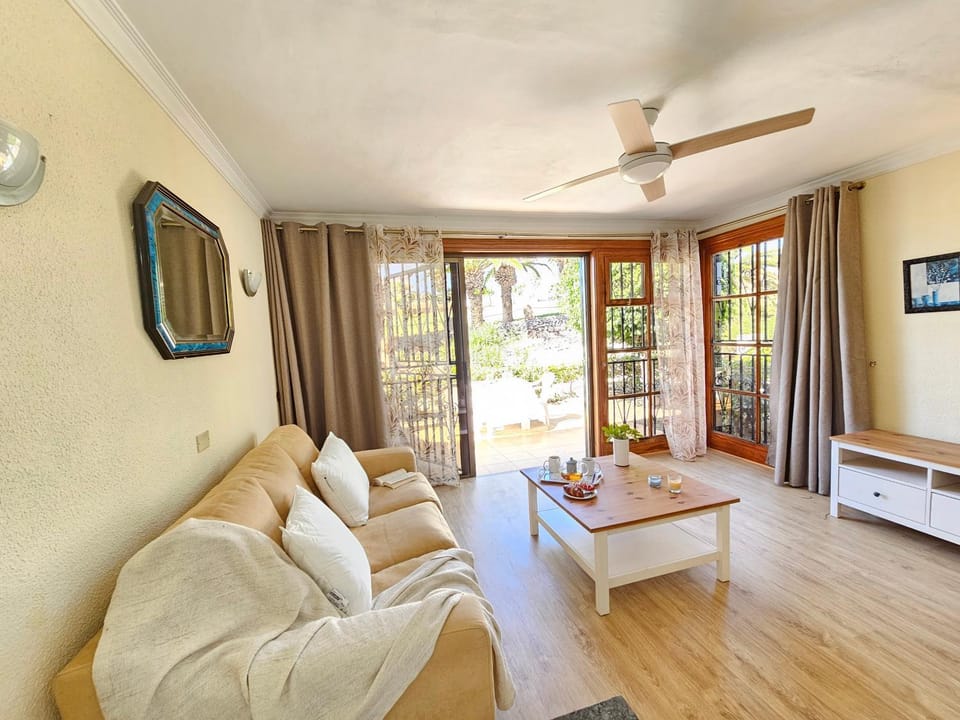 NEW STUNNING GOLF VIEW & POOL , South Tenerife Apartment in Abona