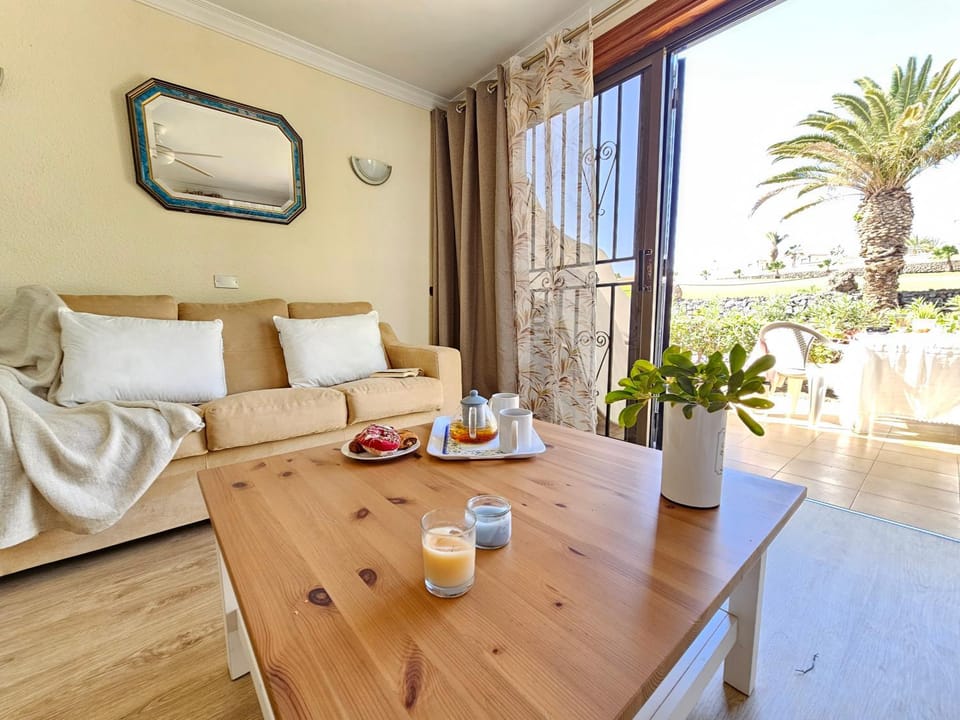 NEW STUNNING GOLF VIEW & POOL , South Tenerife Apartment in Abona
