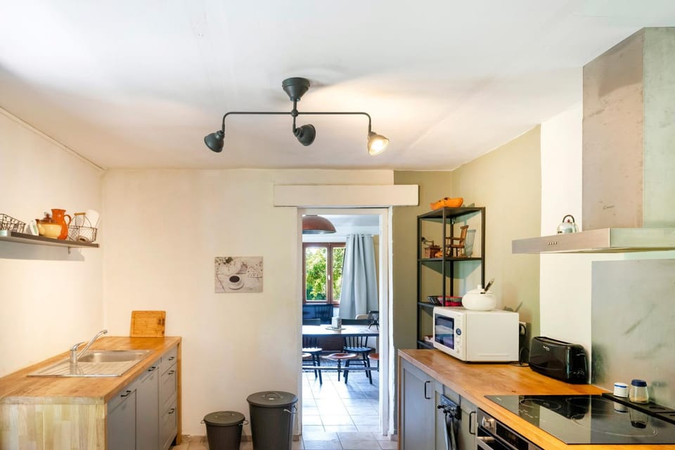 Kitchen or kitchenette, Living room