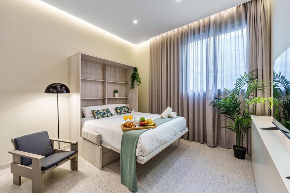 Bed, towels