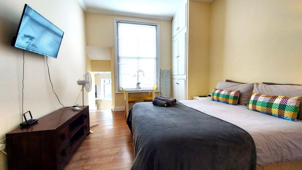 Bed, TV and multimedia, Dining area, Bedroom, furniture, wardrobe