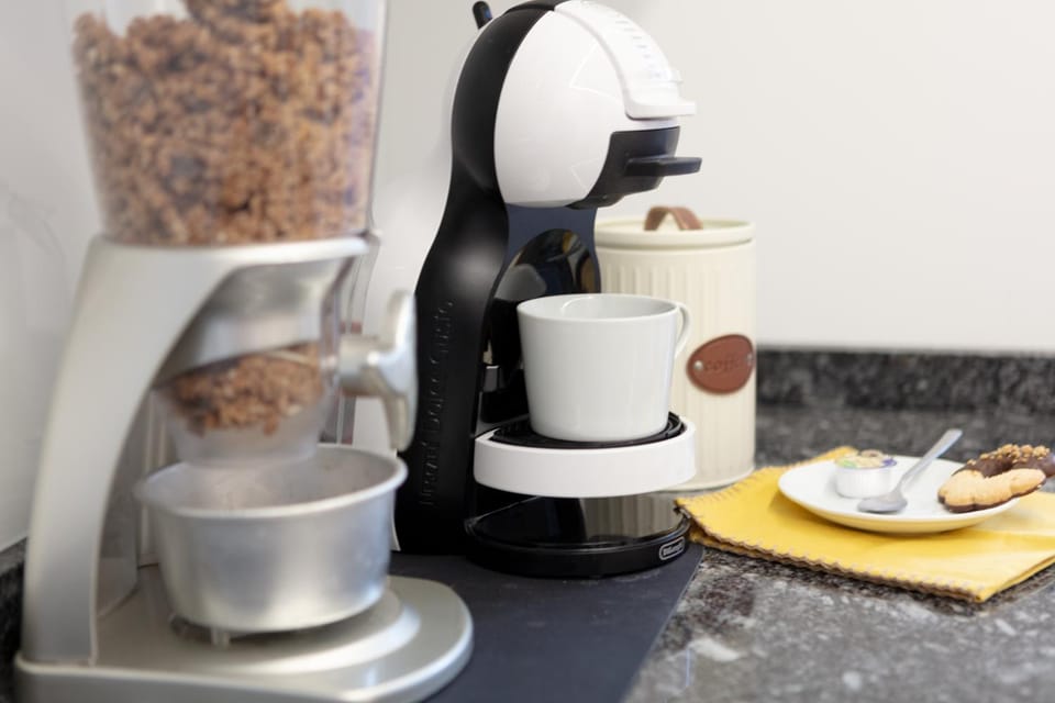 Coffee/tea facilities, Food and drinks