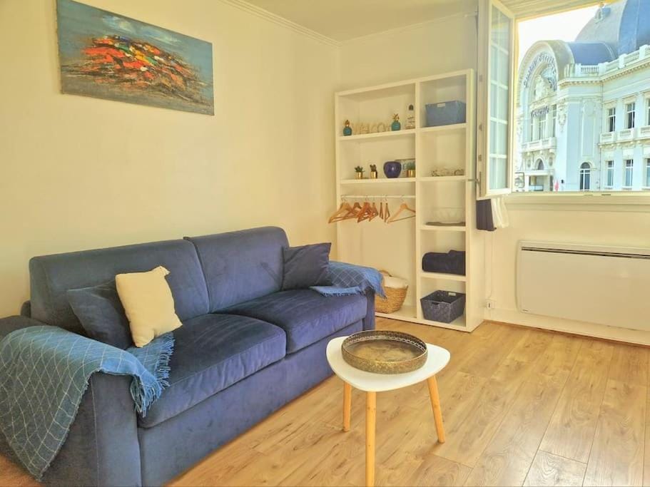 2 Pièces, face casino, 20 mètres plage. Apartment in Deauville