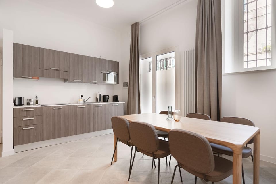 Coffee/tea facilities, Kitchen or kitchenette, Dining area