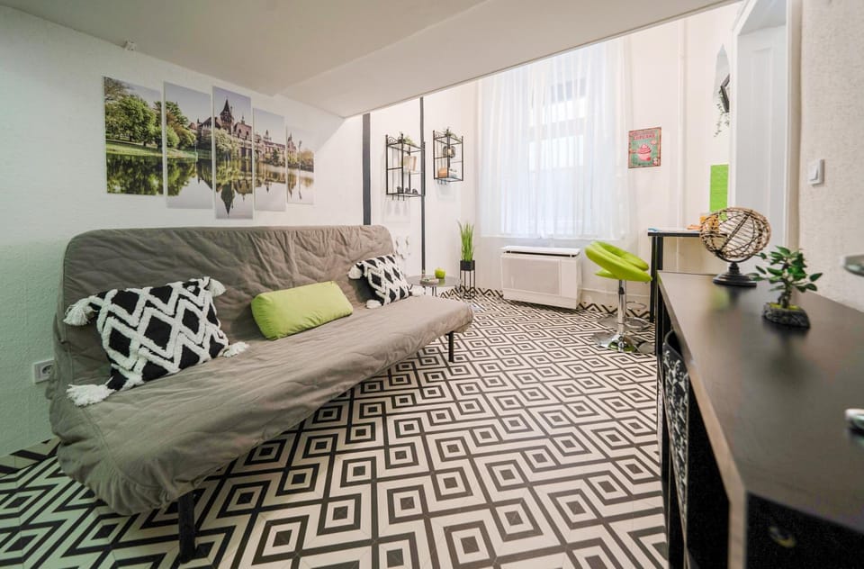 Living room, Decorative detail, internet, internet, locker, air conditioner