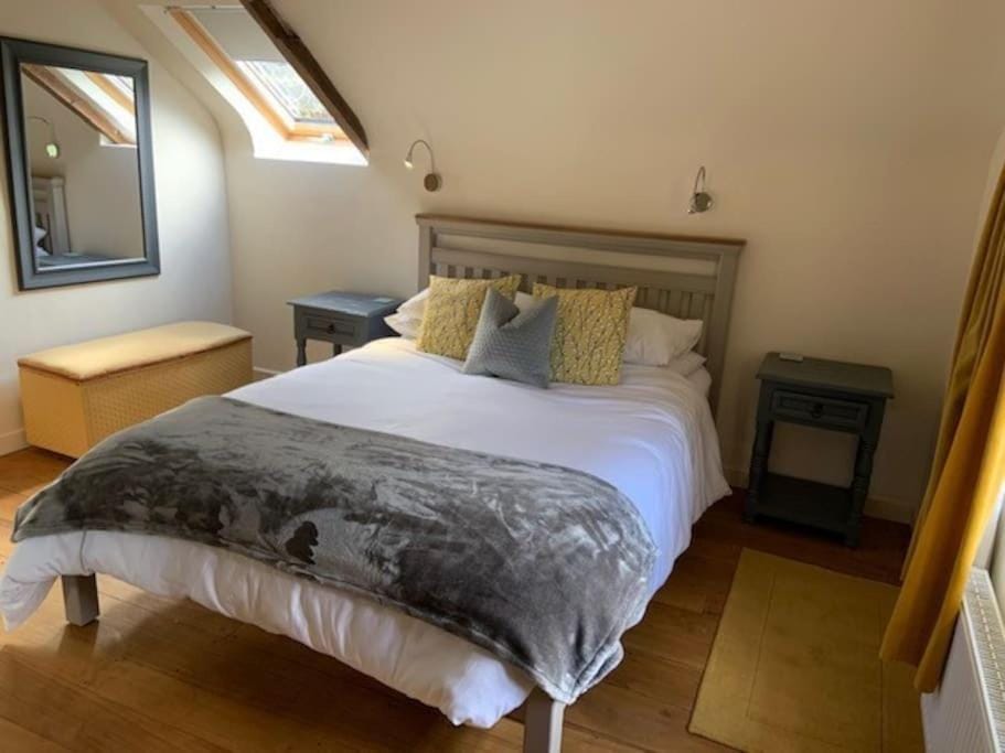 Beautiful converted Coach house for two Apartment in England
