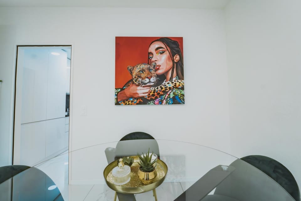 Living room, Decorative detail, Seating area, Dining area