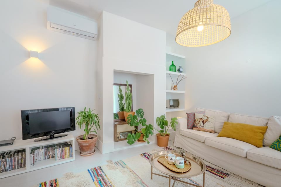 Communal lounge/ TV room, TV and multimedia, Living room, Dining area, Evening entertainment, air conditioner