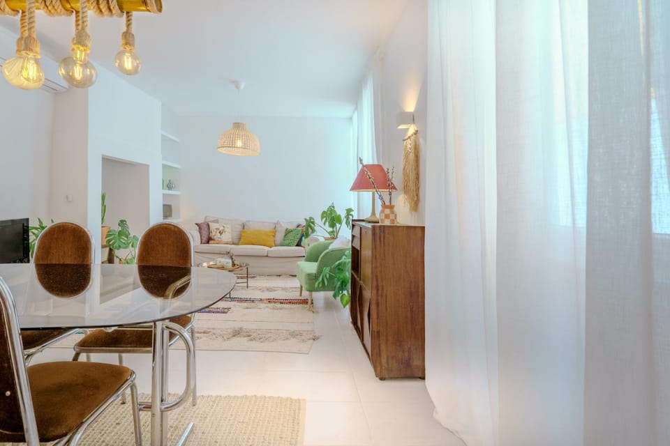 Living room, Photo of the whole room, Seating area, Dining area