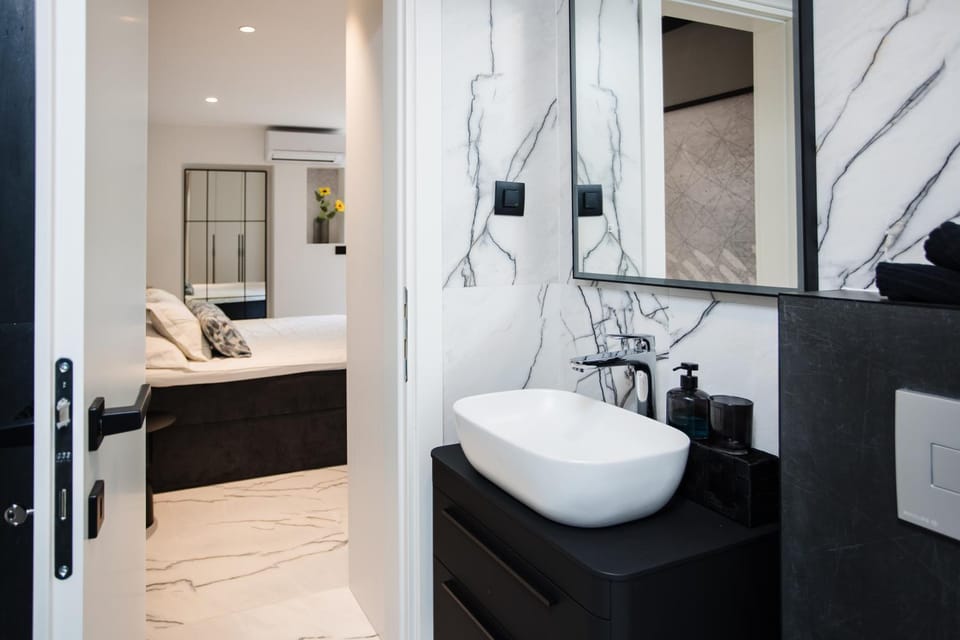 Toilet, Bed, Bedroom