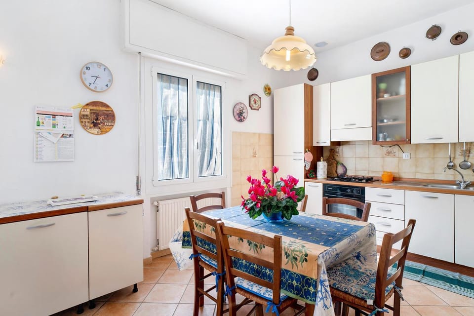 Property building, Kitchen or kitchenette, Living room