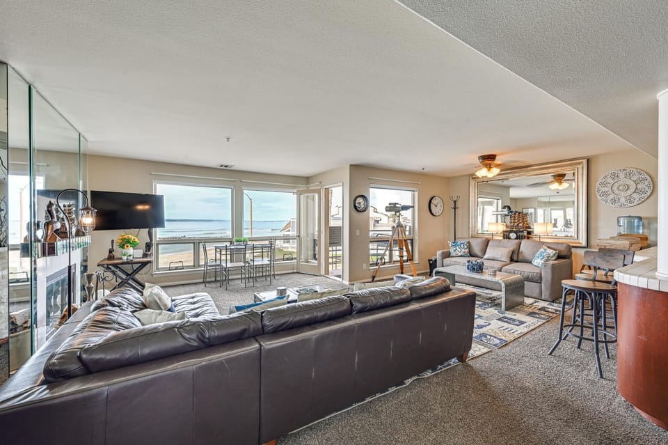 Ocean-View Imperial Beach Condo with Community Perks Apartment in Imperial Beach