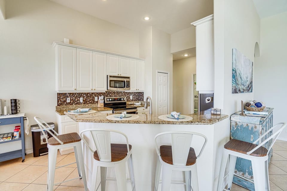 Cozy Cape Coral Home: 8 Mi to Marina! House in Cape Coral