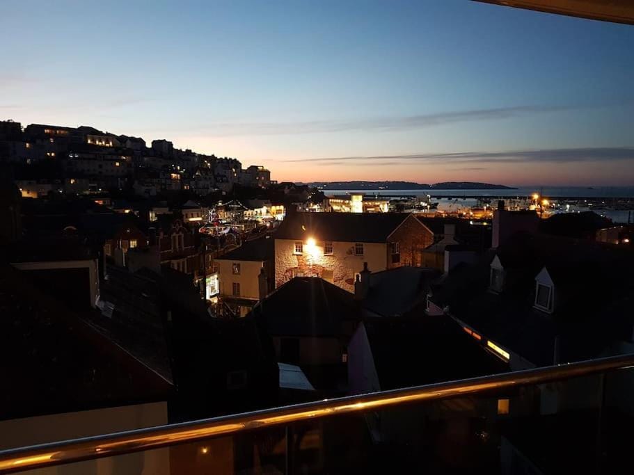 Stunning Penthouse views to harbour with parking. Apartment in Brixham