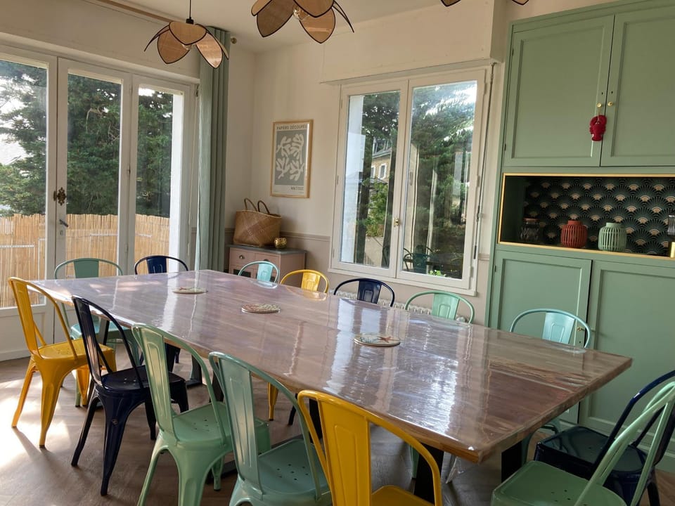 Dining area, Meals