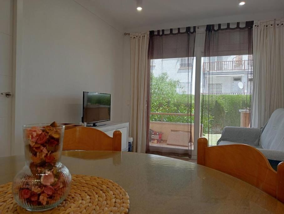 Stil Mar. Apartment for 5 people with communal pool Apartment in L'Escala