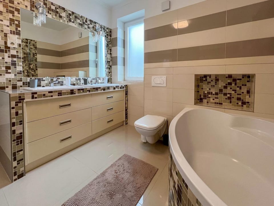 Bathroom, Bath