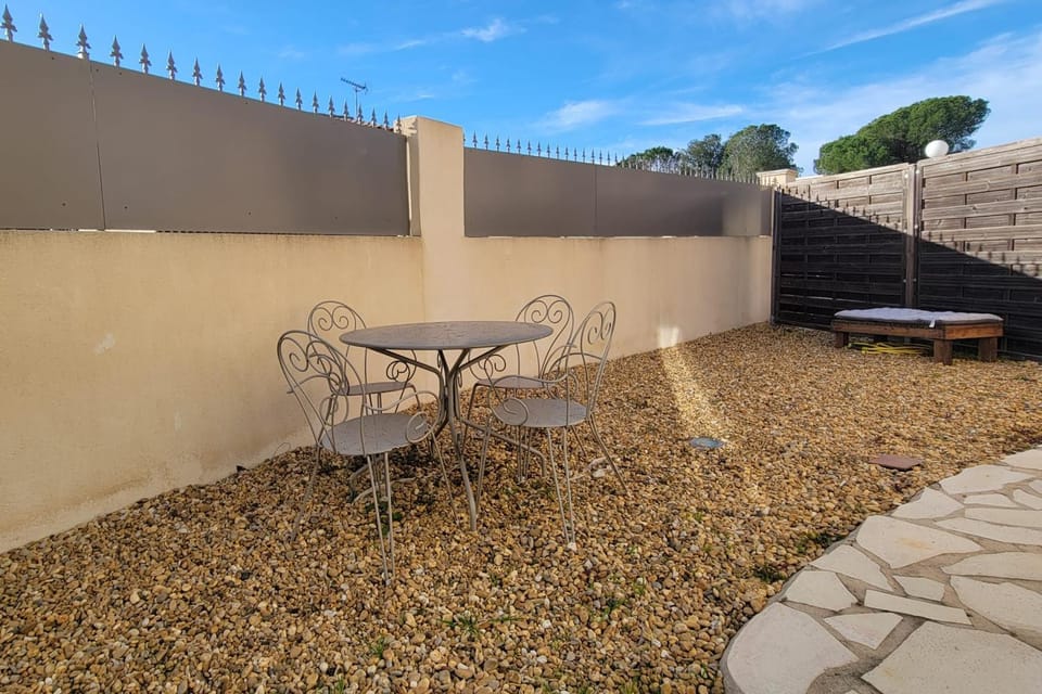 Studio in quiet residence with pool Apartment in Fréjus