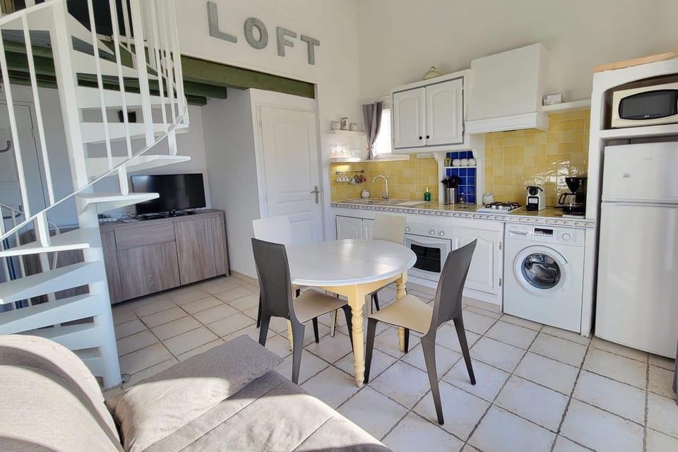 Studio in quiet residence with pool Apartment in Fréjus