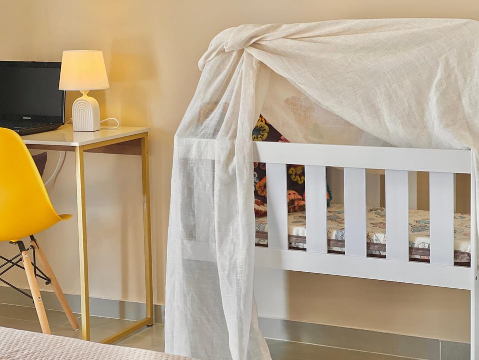 Bedroom, cot