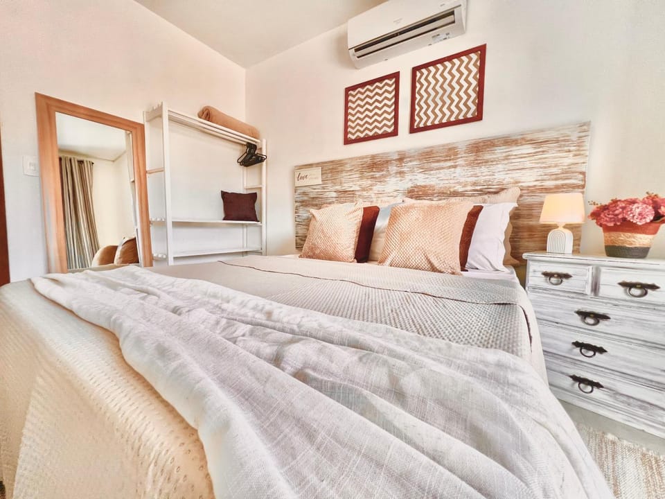 Bed, Bedroom, air conditioner