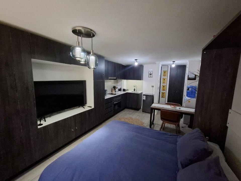 Bed, TV and multimedia, Bedroom