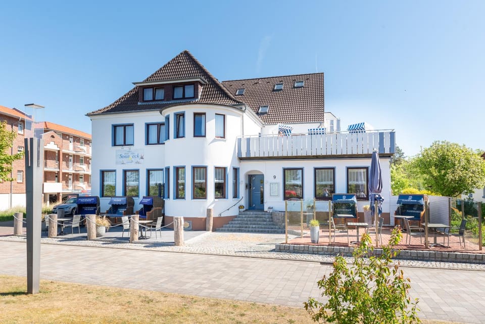 Property building, Day