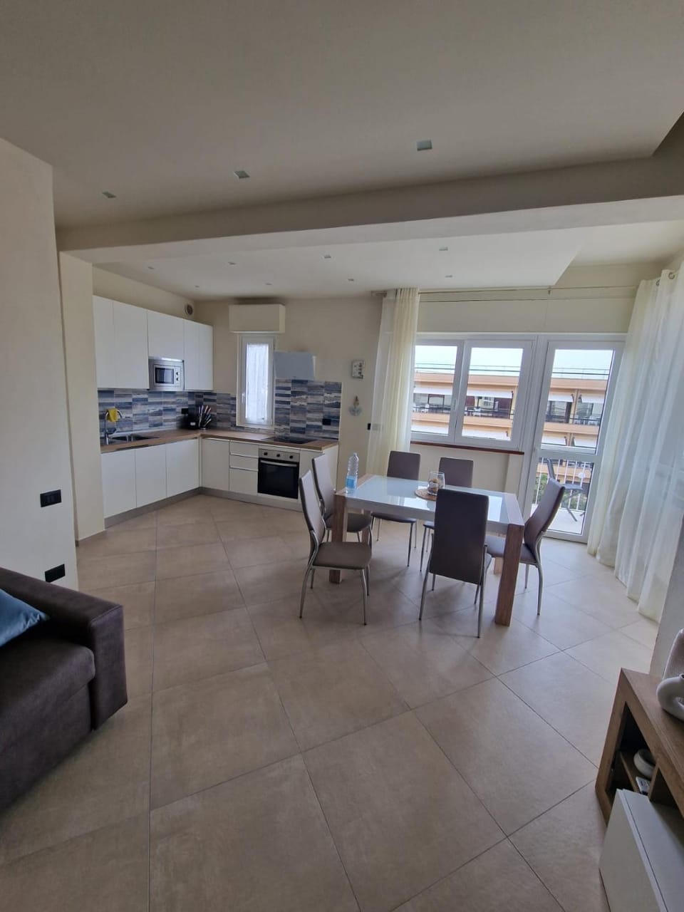 Kitchen or kitchenette, Living room, Seating area, Dining area, pet friendly