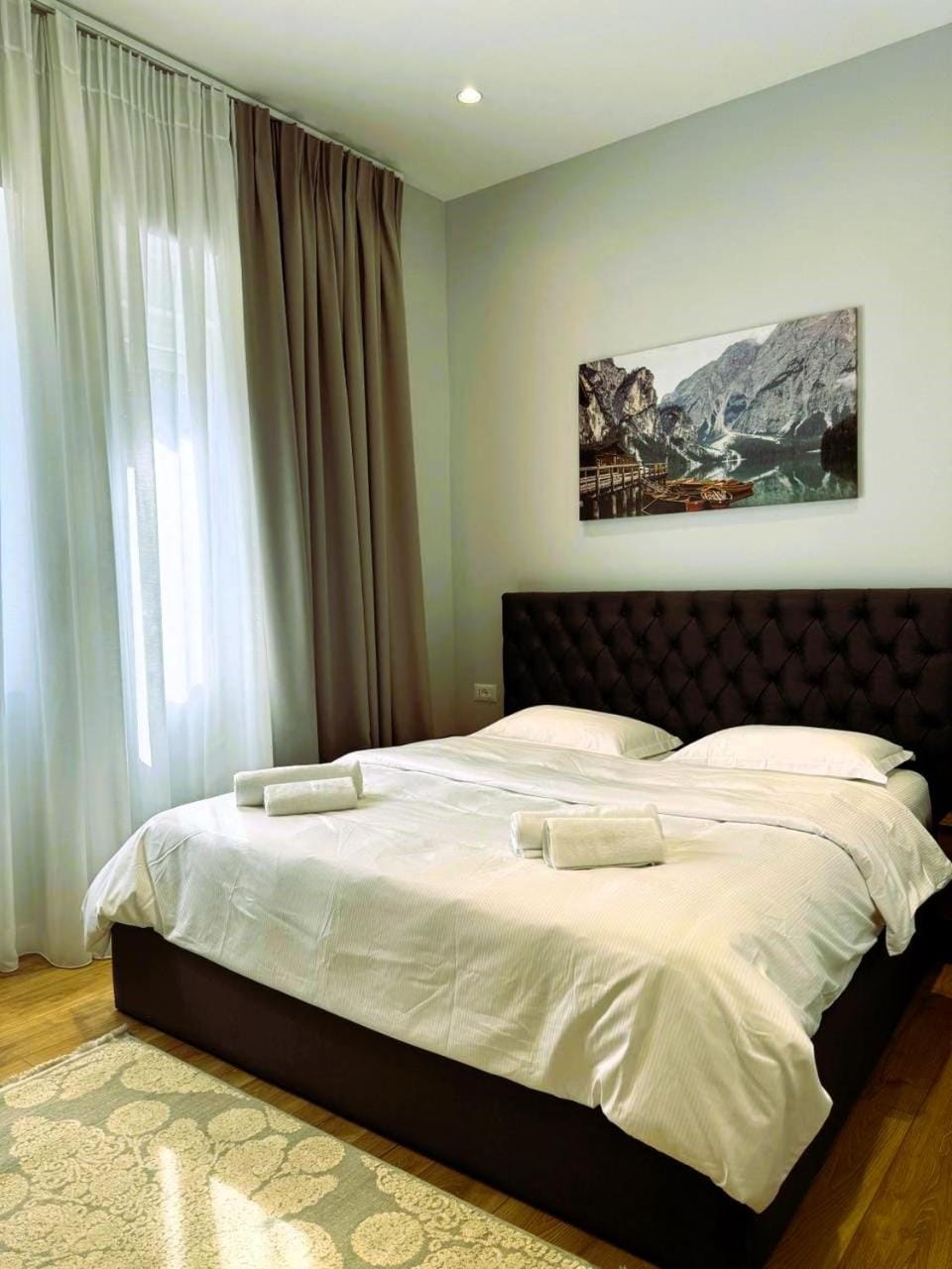 Bed, towels