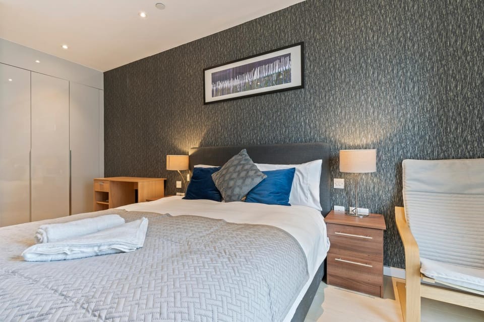 Elegant 2BR flat on 20th floor near many attractions Apartment in London