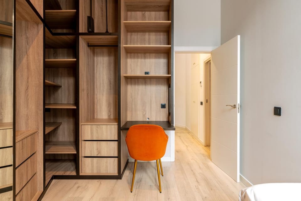 Bed, Library, Photo of the whole room, Bedroom, wardrobe