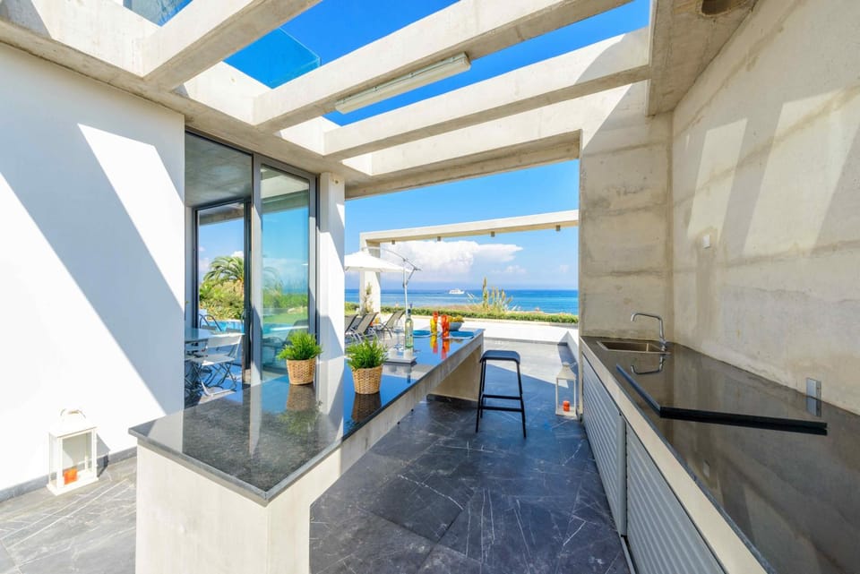 Patio, Natural landscape, View (from property/room), Balcony/Terrace, Seating area, Dining area, Sea view