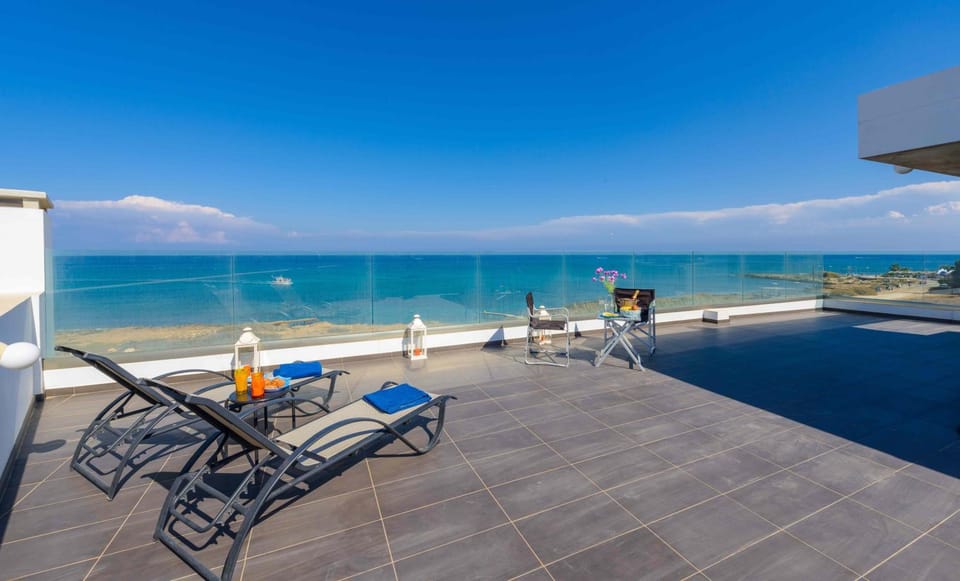 Patio, Natural landscape, View (from property/room), Balcony/Terrace, Balcony/Terrace, Beach, Pool view, Sea view, Swimming pool, sunbed