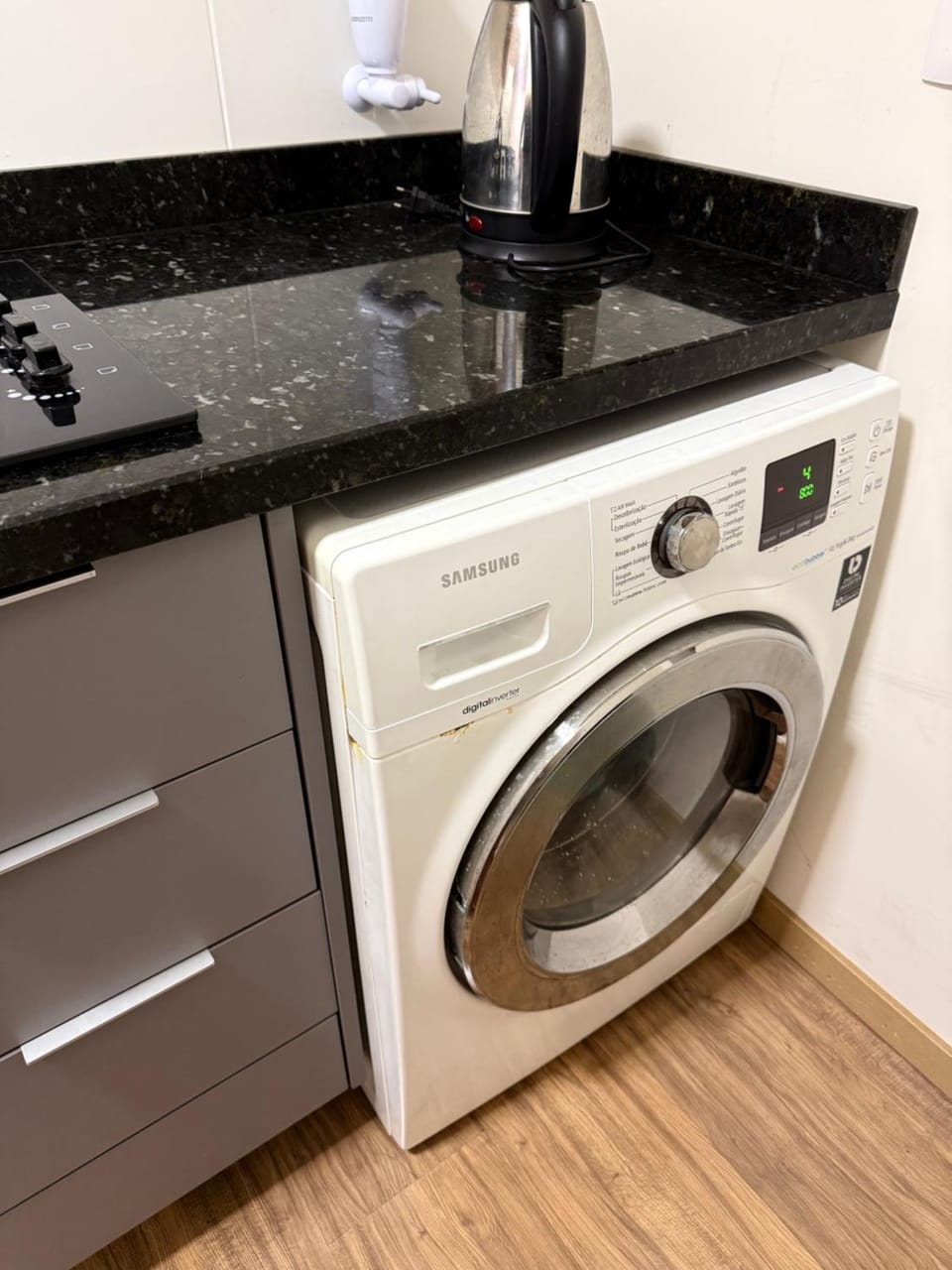 Apartamento 1 quarto, com garagem no centro próximo Hospital de Caridade Apartment in State of Rio Grande do Sul
