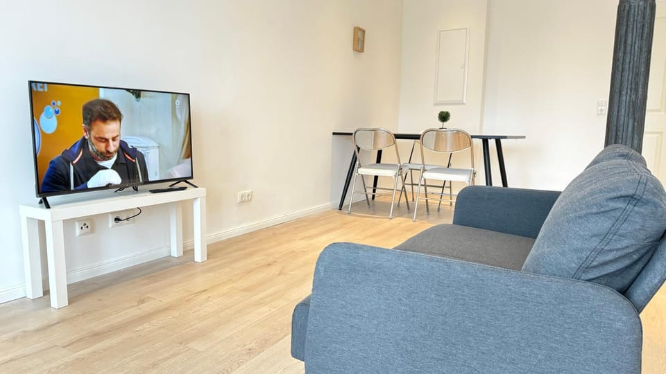 TV and multimedia, Living room, Seating area, Dining area, Evening entertainment, hair dresser