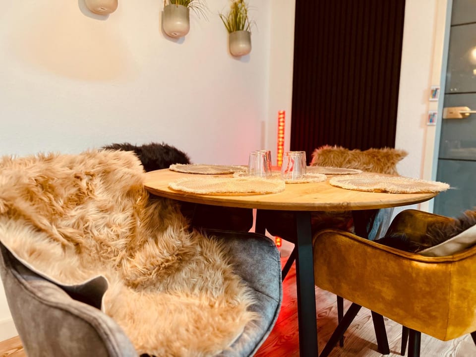 Living room, Seating area, Dining area