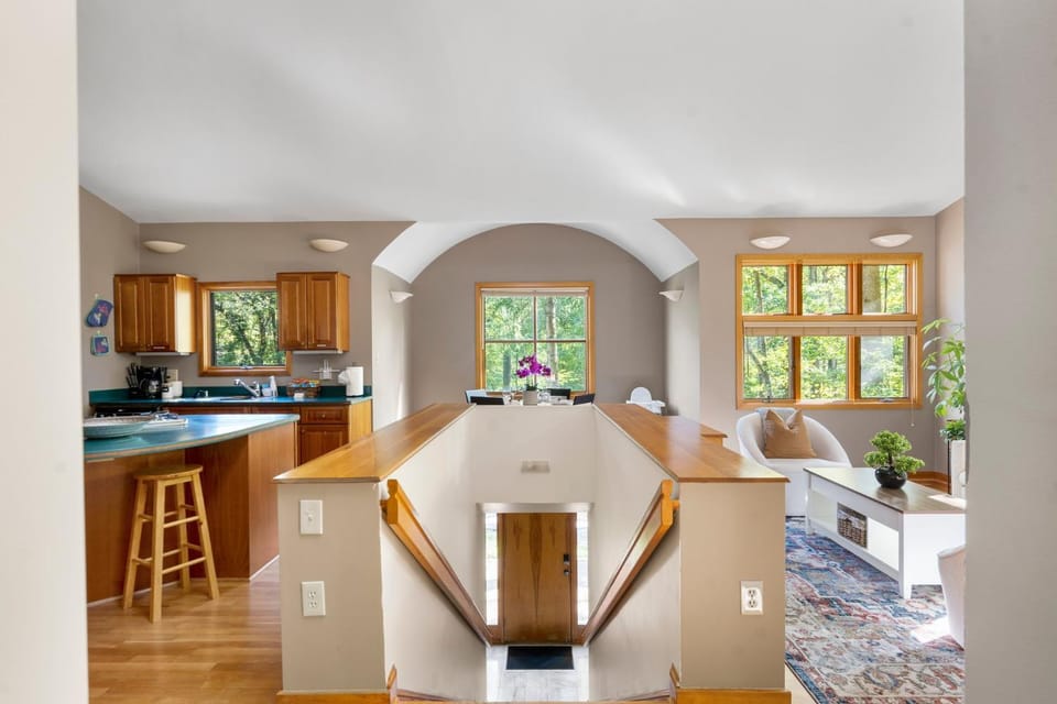 Kitchen or kitchenette, Living room, Seating area, Dining area