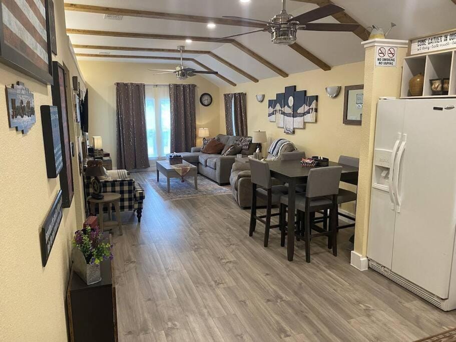 StockYards! Less than 4 minutes-Sleeps 8-Lee House House in Fort Worth