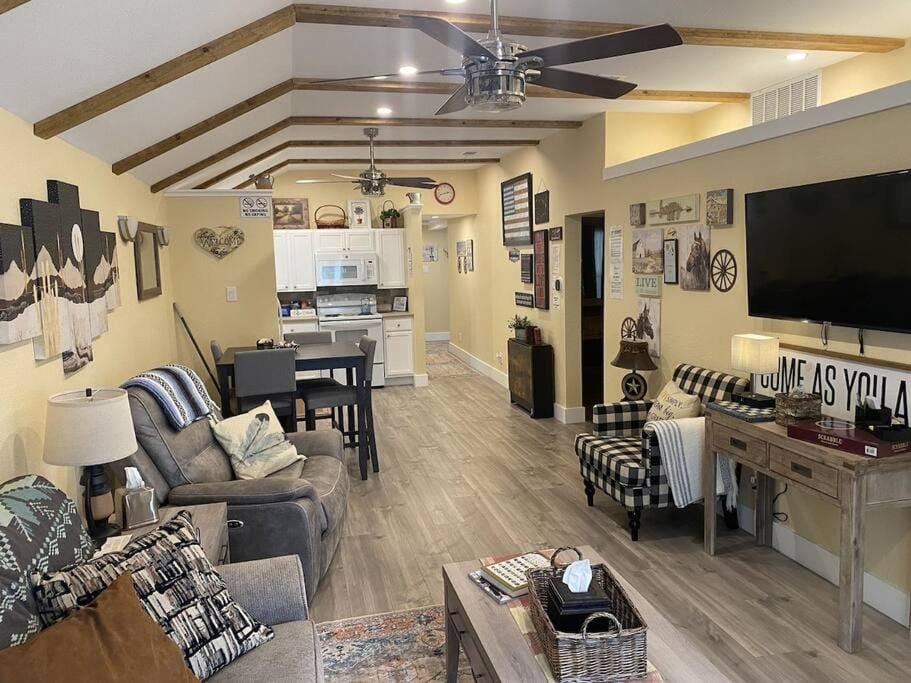 StockYards! Less than 4 minutes-Sleeps 8-Lee House House in Fort Worth