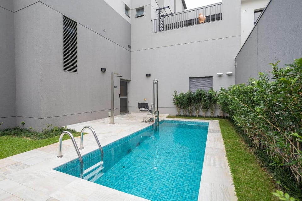 Swimming pool, Swimming pool