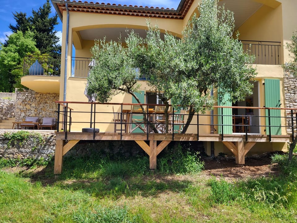 Property building, Garden, Balcony/Terrace