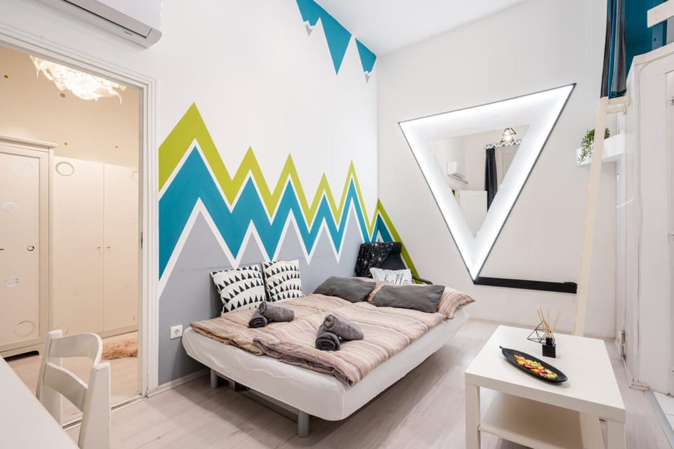 Bed, Living room, air conditioner, air conditioner