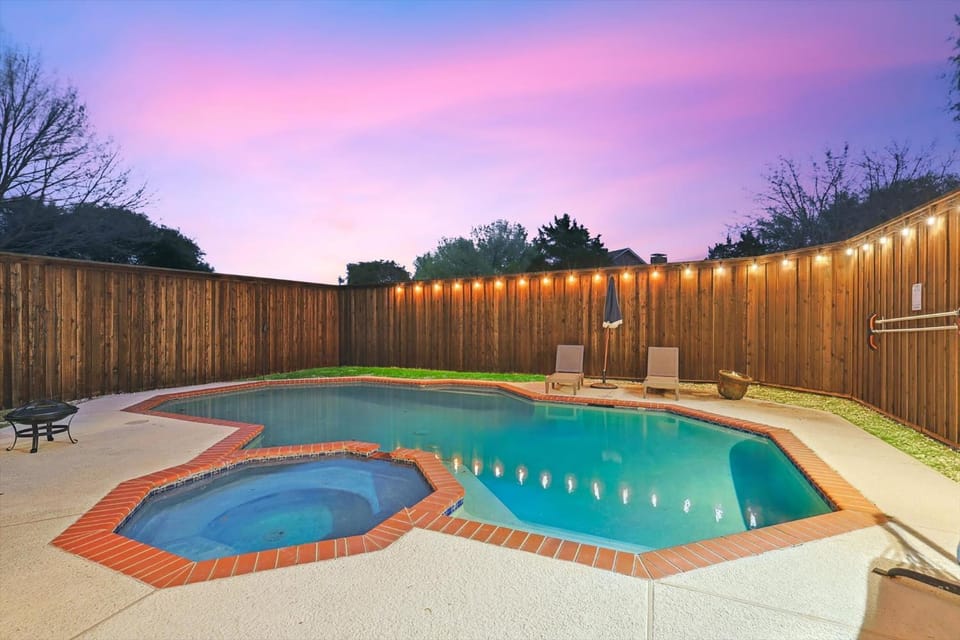 Pool view, Swimming pool, sunbed